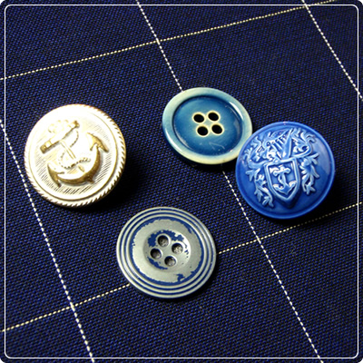 “BLUE” ボタン